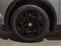 Skoda Elroq 50 - 55 kWh 170 PS -Wärmepumpe-Travel Assist-Anhängerkupplung-Navi-AppleCarPlay-AndroidAuto-Fernlichtassistent-LED-ACC-19'' 