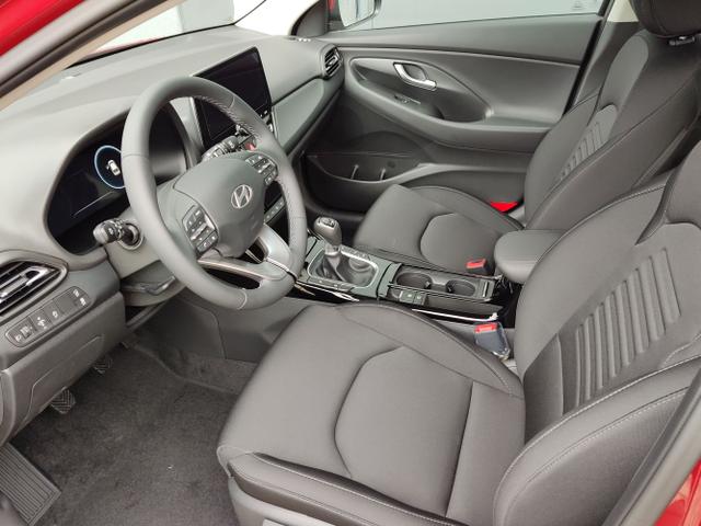 Hyundai / i30 / Rot / / / , Beispielbilder
