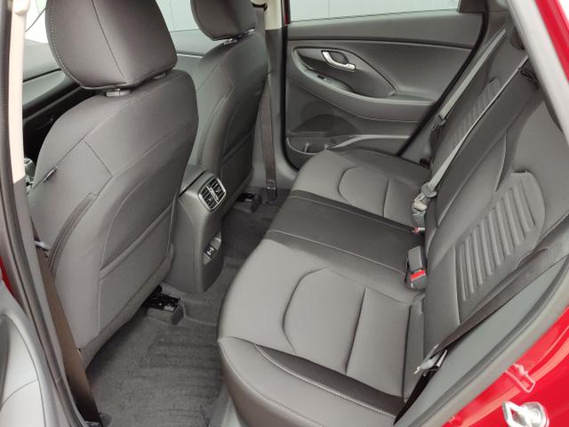 Hyundai / i30 / Rot / / / , Beispielbilder
