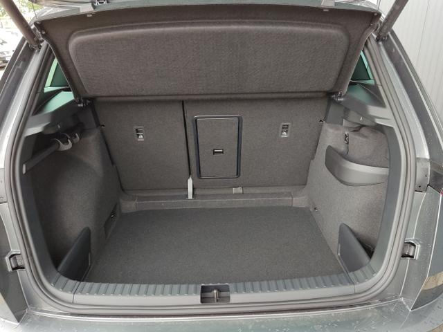 Skoda / Karoq / Grau / / / , Beispielbilder, ggf. teilweise mit Sonderausstattung