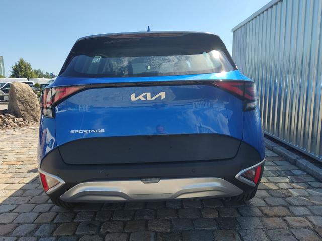 Kia / Sportage / Blau / / / , Bild dient zur Illustration und zeigt aufpreispflichtige Sonderausstattung. "Die Herstellergarantie beginnt bei EU-Fahrzeugen bereits bei Auslieferung vom ausländischen Lieferanten und kann um mehr als 14 Tage verkürzt sein.
