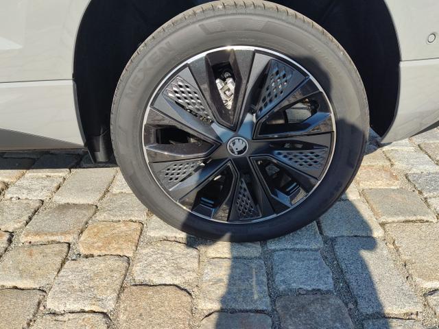 Skoda / Karoq / Grau / / / , Beispielbilder, ggf. teilweise mit Sonderausstattung