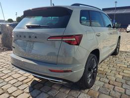 Skoda Karoq Sportline 1,5 TSI 150 PS DSG Navi-4x Sitzheizung-Canton Sound-Anh&auml;ngerkupplung-LED-Matrix-AppleCarPlay-Android-Auto-ACC-Kessy-2-Zonen-Klimaautomatik-18''Alu-Sofort 