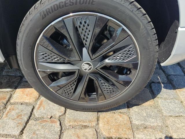Skoda / Karoq / Weiß / / / , Beispielbilder, ggf. teilweise mit Sonderausstattung