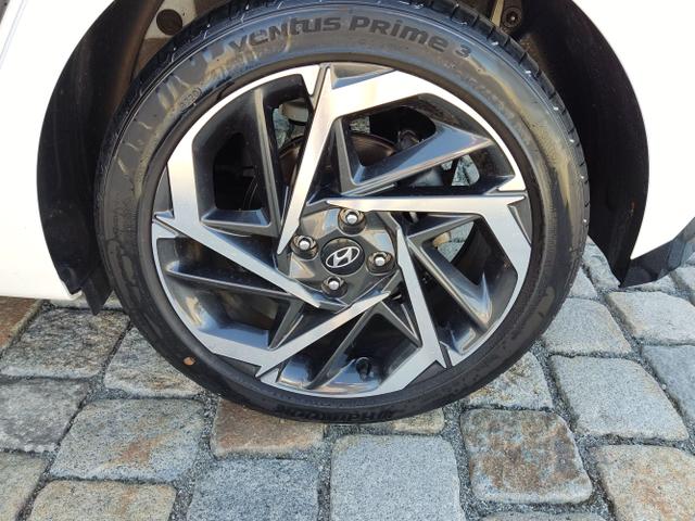 Hyundai / i20 / Weiß / / / 