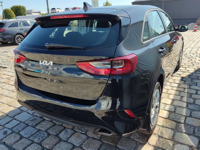 Kia / Ceed / Schwarz / / / , Beispielbilder, ggf. teilweise mit Sonderausstattung
