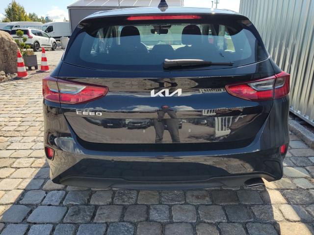 Kia / Ceed / Schwarz / / / , Beispielbilder, ggf. teilweise mit Sonderausstattung