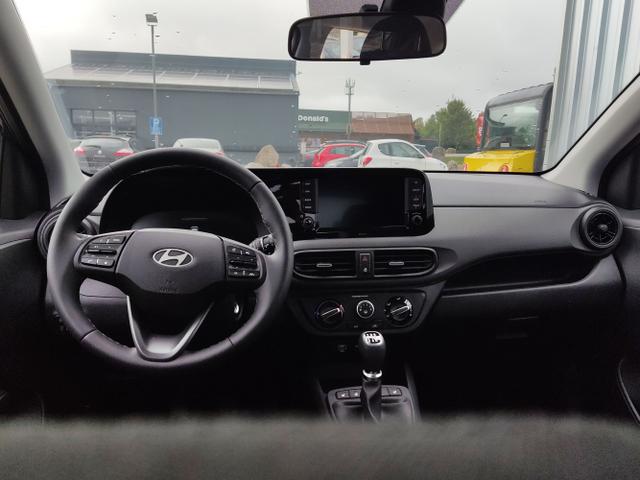 Hyundai / i10 / Grau / / / 