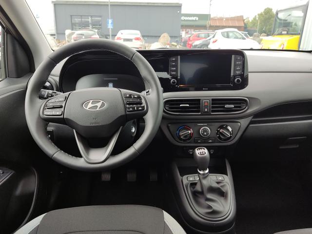 Hyundai / i10 / Schwarz / / / 