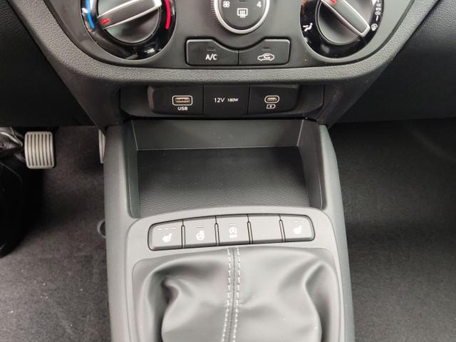 Hyundai / i10 / Schwarz / / / 