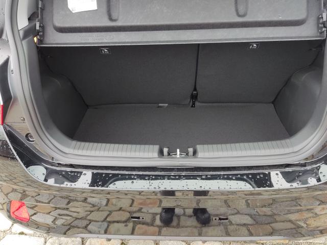 Hyundai / i10 / Schwarz / / / 