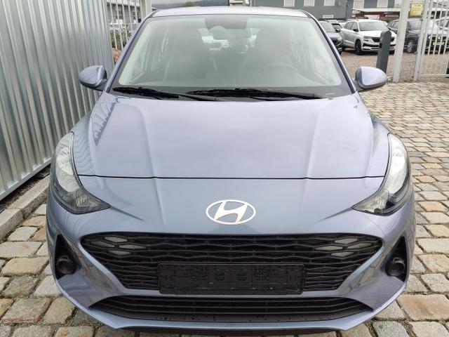 Hyundai / i10 / Blau / / / 