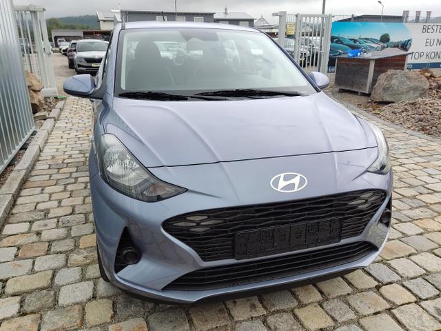 Hyundai / i10 / Blau / / / 