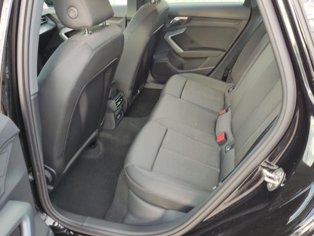 Audi / A3 Sportback / Schwarz / / / 