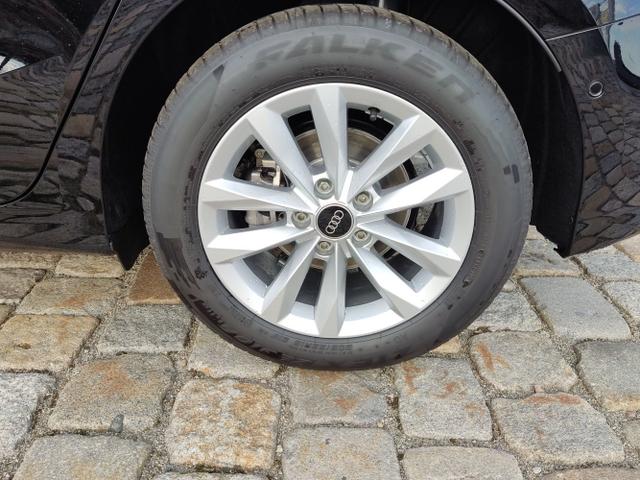 Audi / A3 Sportback / Schwarz / / / 