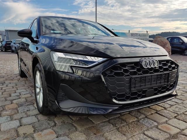 Audi / A3 Sportback / Schwarz / / / 