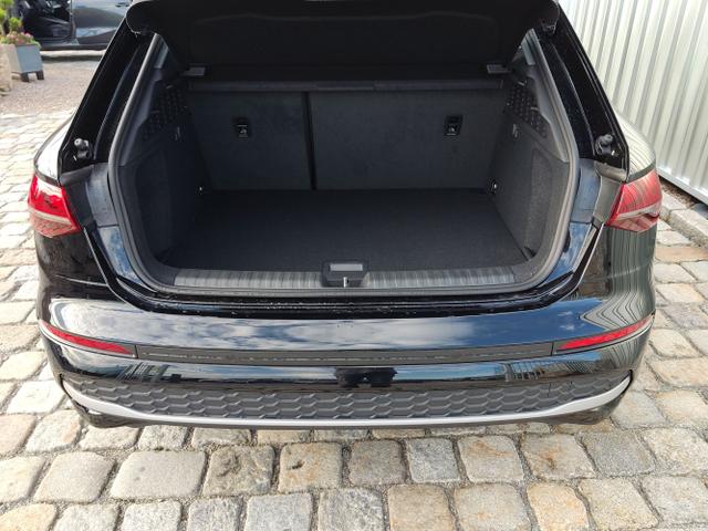Audi / A3 Sportback / Schwarz / / / 