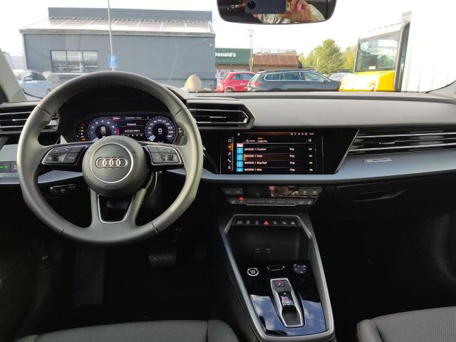 Audi / A3 Sportback / Grau / / / 
