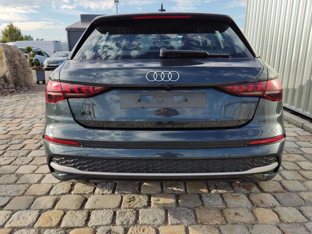 Audi / A3 Sportback / Grau / / / 