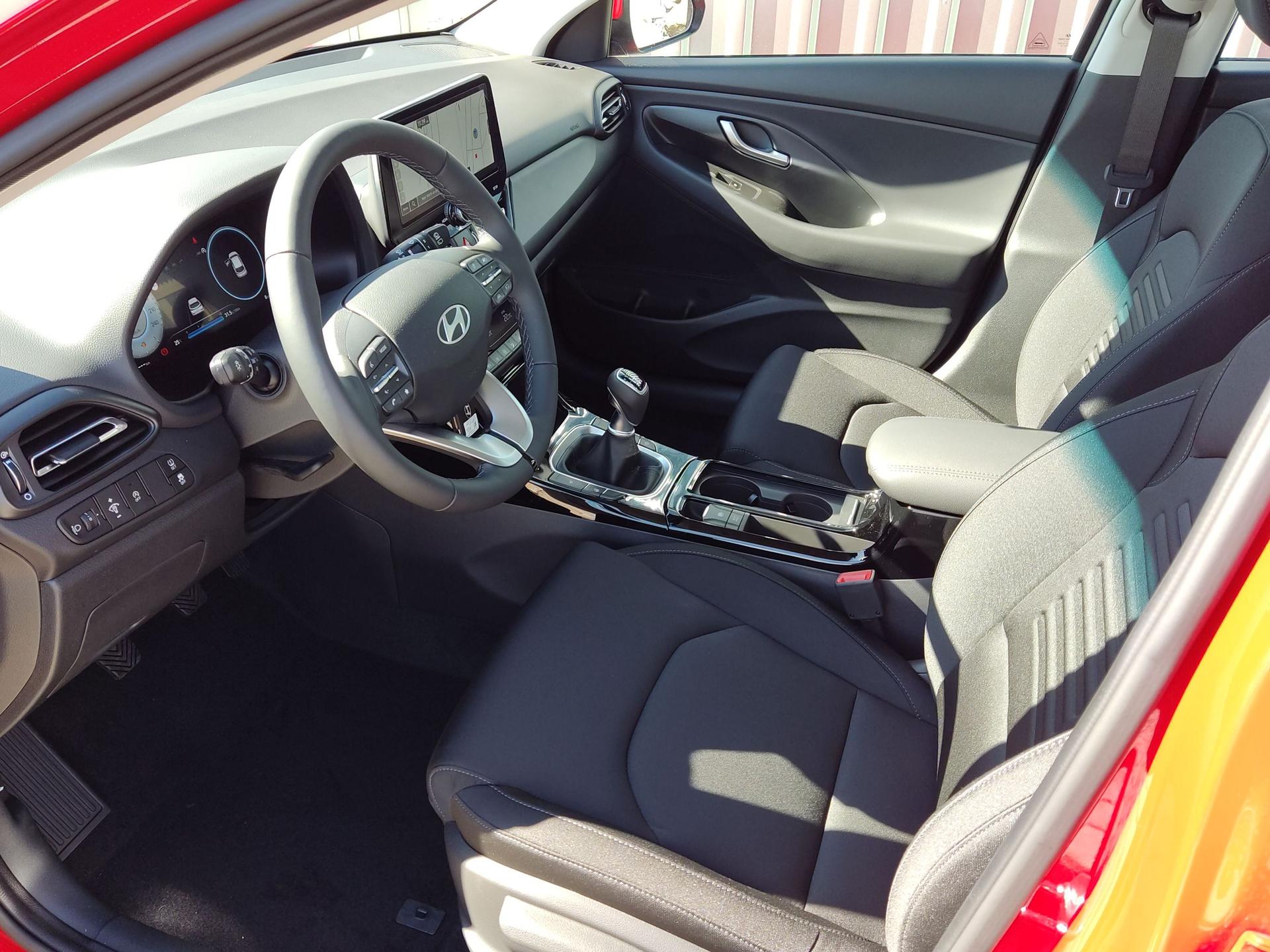 Hyundai / i30 / Rot /  /  / 