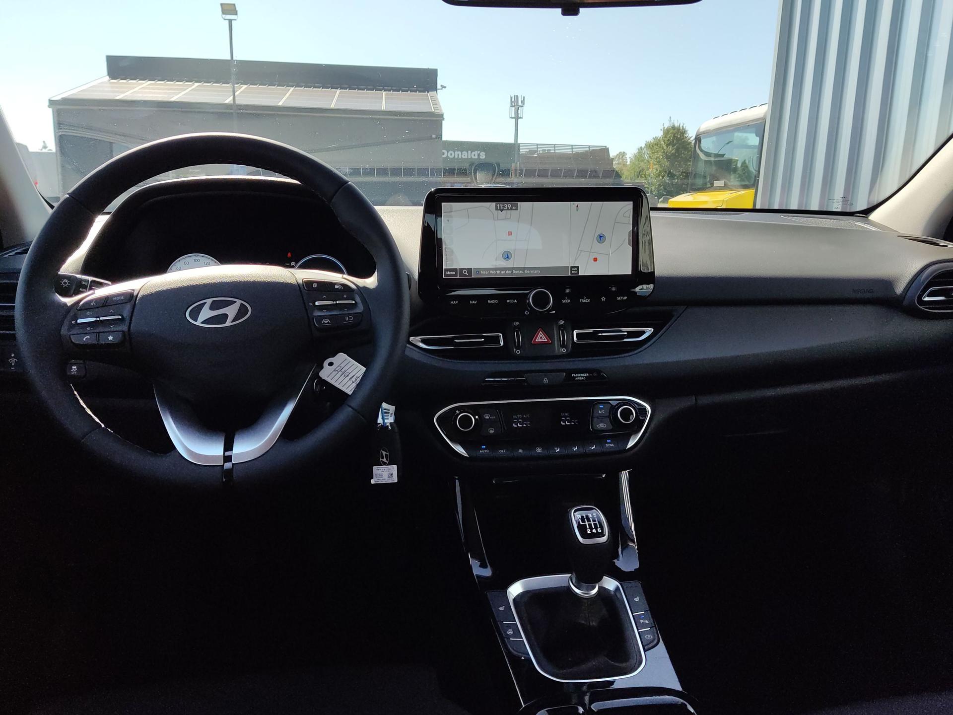 Hyundai / i30 / Rot /  /  / 