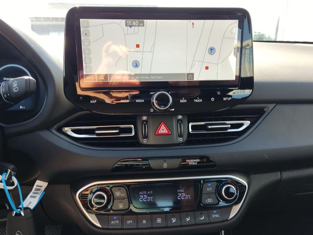 Hyundai / i30 / Rot / / / , Beispielbilder, ggf. teilweise mit Sonderausstattung