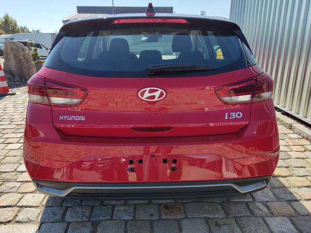 Hyundai / i30 / Rot / / / , Beispielbilder, ggf. teilweise mit Sonderausstattung