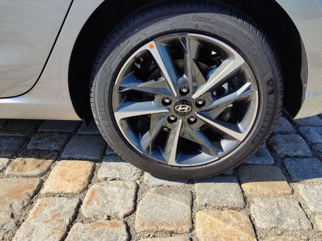 Hyundai / i30 / Silber / / / , Beispielbilder, ggf. teilweise mit Sonderausstattung