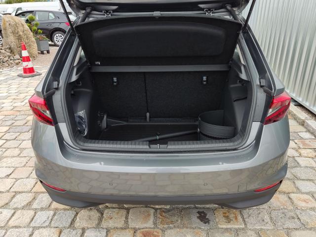 Skoda / Fabia / Grau / / / 