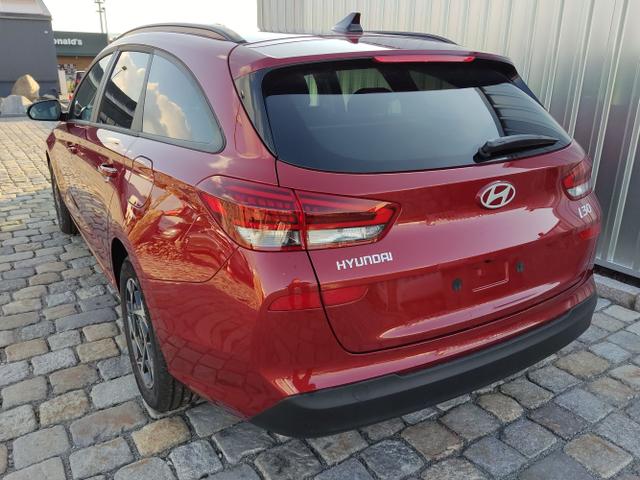 Hyundai / i30 Kombi / Rot / / / , Alle Fotos können Beispielbilder sein und aufpreispflichtige Extras enthalten, die genaue Ausstattung entnehmen Sie bitte dem Beschreibungstext. 