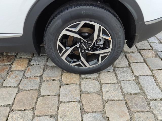 Kia / Sportage / Weiß / / / , Bild dient zur Illustration und zeigt aufpreispflichtige Sonderausstattung. "Die Herstellergarantie beginnt bei EU-Fahrzeugen bereits bei Auslieferung vom ausländischen Lieferanten und kann um mehr als 14 Tage verkürzt sein.