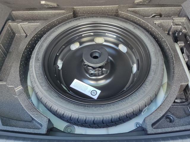 Skoda / Karoq / Weiß / / / , Beispielbilder, ggf. teilweise mit Sonderausstattung