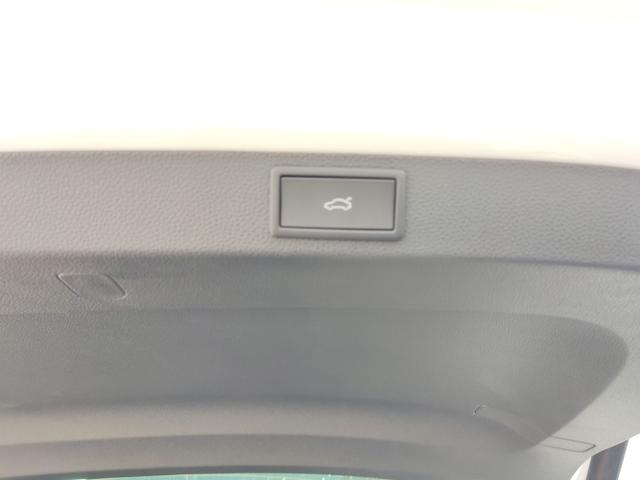 Skoda / Karoq / Weiß / / / , Beispielbilder, ggf. teilweise mit Sonderausstattung
