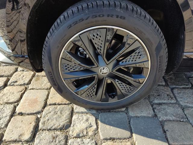 Skoda / Karoq / Schwarz / / / , Beispielbilder, ggf. teilweise mit Sonderausstattung