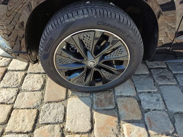 Skoda / Karoq / Schwarz / / / , Beispielbilder, ggf. teilweise mit Sonderausstattung
