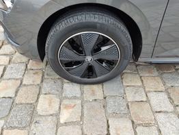 Skoda Kamiq Monte Carlo 1.5 TSI 150 PS DSG Panoramadach-Anhängerkupplung-Matrix-Kessy-Sofort 