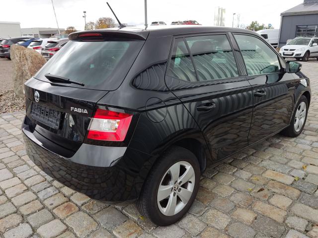 Skoda / Fabia / Schwarz / / / 
