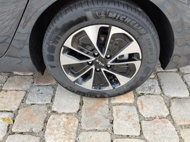 Kia / Ceed / Grau / / / , Beispielbilder
