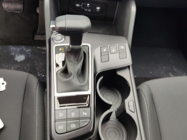 Kia / Sportage / Grün / / / , Bild dient zur Illustration und zeigt aufpreispflichtige Sonderausstattung. "Die Herstellergarantie beginnt bei EU-Fahrzeugen bereits bei Auslieferung vom ausländischen Lieferanten und kann um mehr als 14 Tage verkürzt sein.