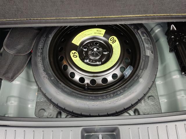 Kia / Sportage / Grün / / / , Bild dient zur Illustration und zeigt aufpreispflichtige Sonderausstattung. "Die Herstellergarantie beginnt bei EU-Fahrzeugen bereits bei Auslieferung vom ausländischen Lieferanten und kann um mehr als 14 Tage verkürzt sein.