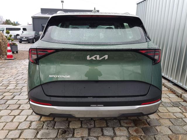 Kia / Sportage / Grün / / / , Bild dient zur Illustration und zeigt aufpreispflichtige Sonderausstattung. "Die Herstellergarantie beginnt bei EU-Fahrzeugen bereits bei Auslieferung vom ausländischen Lieferanten und kann um mehr als 14 Tage verkürzt sein.