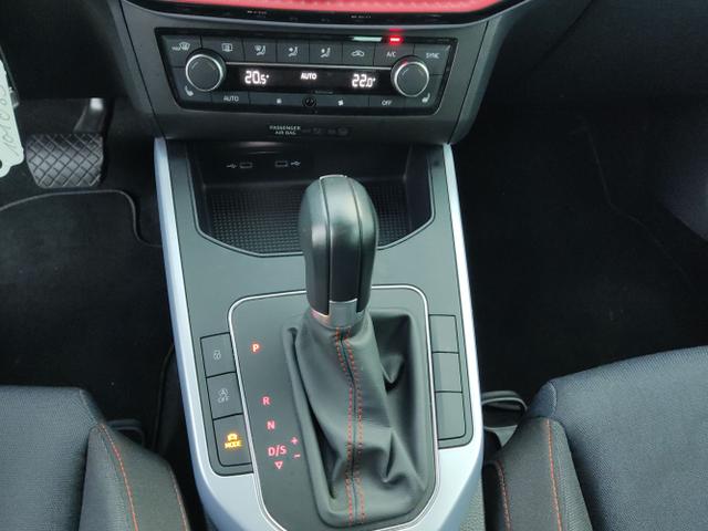 Seat / Arona / Weiß / / / 