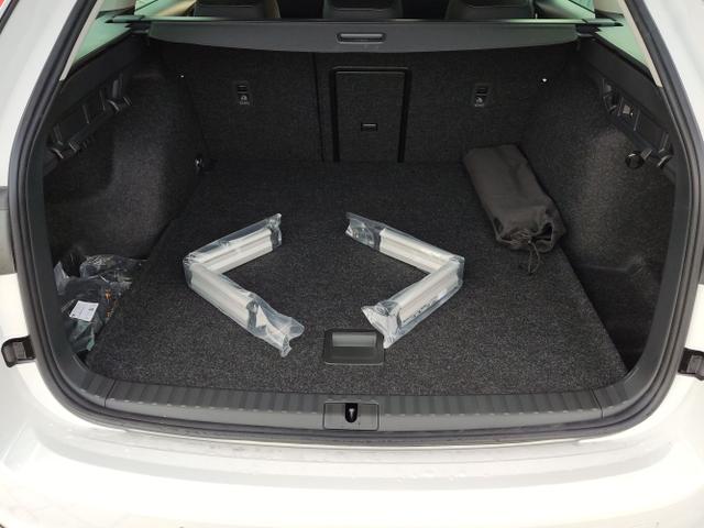 Skoda / Octavia Combi / Weiß / / / , Beispielbilder, ggf. teilweise mit Sonderausstattung