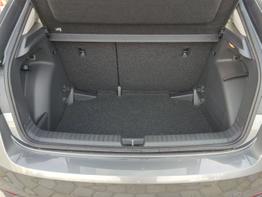 Skoda Fabia Selection 1.0 TSI 95 PS 4-Jahre-Garantie-AppleCarPlay-AndroidAuto-LED-PDC-Sitzheizung-DAB-Klima-Limiter-Sofort 