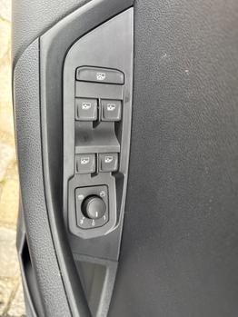 Skoda Karoq Selection 1.5 TSI 150 PS DSG 4 Jahre Garantie-Anh&auml;ngerkupplung-Keyless-AppleCarPlay-AndroidAuto-Sunset-Tempomat-2-Zonen-Klima-16''Alu 