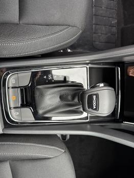 Skoda Karoq Selection 1.5 TSI 150 PS DSG 4 Jahre Garantie-Anh&auml;ngerkupplung-Keyless-AppleCarPlay-AndroidAuto-Sunset-Tempomat-2-Zonen-Klima-16''Alu 