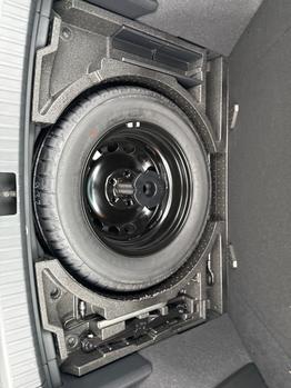 Skoda Karoq Selection 1.5 TSI 150 PS DSG 4 Jahre Garantie-Anh&auml;ngerkupplung-Keyless-AppleCarPlay-AndroidAuto-Sunset-Tempomat-2-Zonen-Klima-16''Alu 