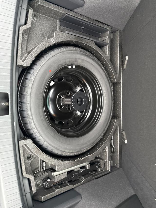 Skoda / Karoq / Grau / / / , Beispielbilder, ggf. teilweise mit Sonderausstattung