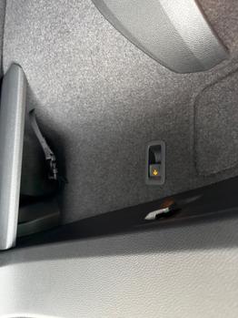 Skoda Karoq Selection 1.5 TSI 150 PS DSG 4 Jahre Garantie-Anh&auml;ngerkupplung-Keyless-AppleCarPlay-AndroidAuto-Sunset-Tempomat-2-Zonen-Klima-16''Alu 