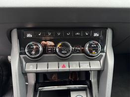 Skoda Karoq Selection 1.5 TSI 150 PS DSG 4 Jahre Garantie-Anh&auml;ngerkupplung-Keyless-AppleCarPlay-AndroidAuto-Sunset-Tempomat-2-Zonen-Klima-16''Alu 